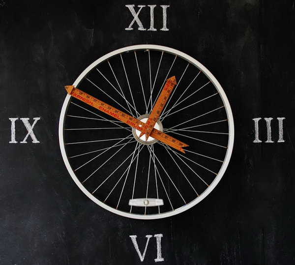 Yardsticks make the perfect hands on a bicycle wheel clock. Rulers are not only used to measure things but also can be used to create some creative things. Perfect for back to school or teacher gifts. 