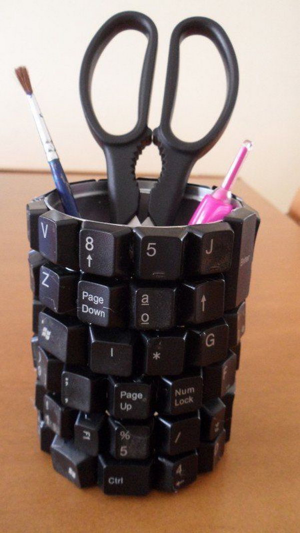 Upcycled holder with keyboards and tin can. Tin cans are not just for stacking up in your cabinet, tossing in the trash or sending to the recycle bin. Combine those with a rope, paints, craft papers and a generous helping of crazy imagination, and you will have a cool creation on your hands. 