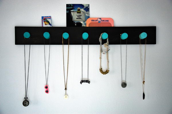 DIY Necklace Rack. 