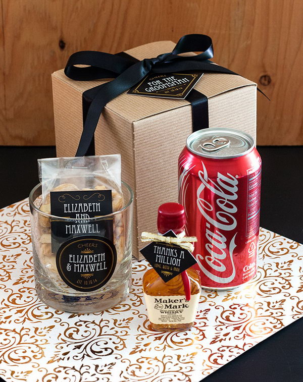 The cocktail kit has everything you need to enjoy a nice diy cocktail. You can customize it as you like, and they will become the best thank gifts for your wedding party! 