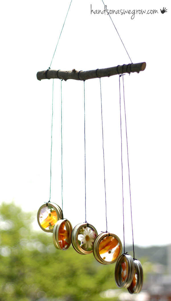 Homemade Nature Suncatcher Wind Chimes Made with Mason Jar Rings and Pressed Flowers. 