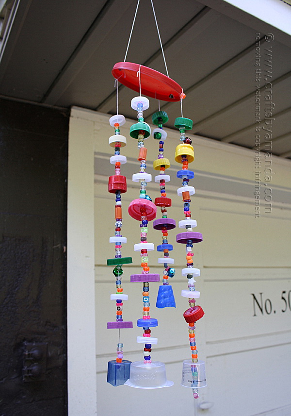 Recycled Plastic Lid Windchime. Get the tutorial 