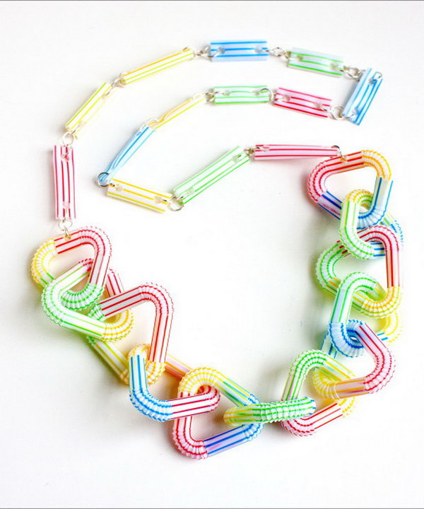 Drinking Straw Necklace. Get thetutorial 