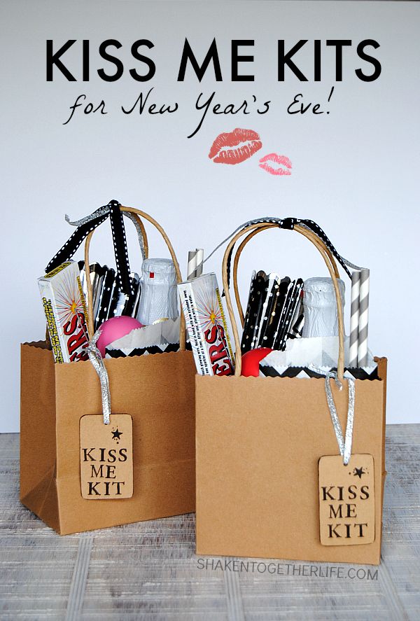 DIY Kiss Me Kits for New Year's Eve 