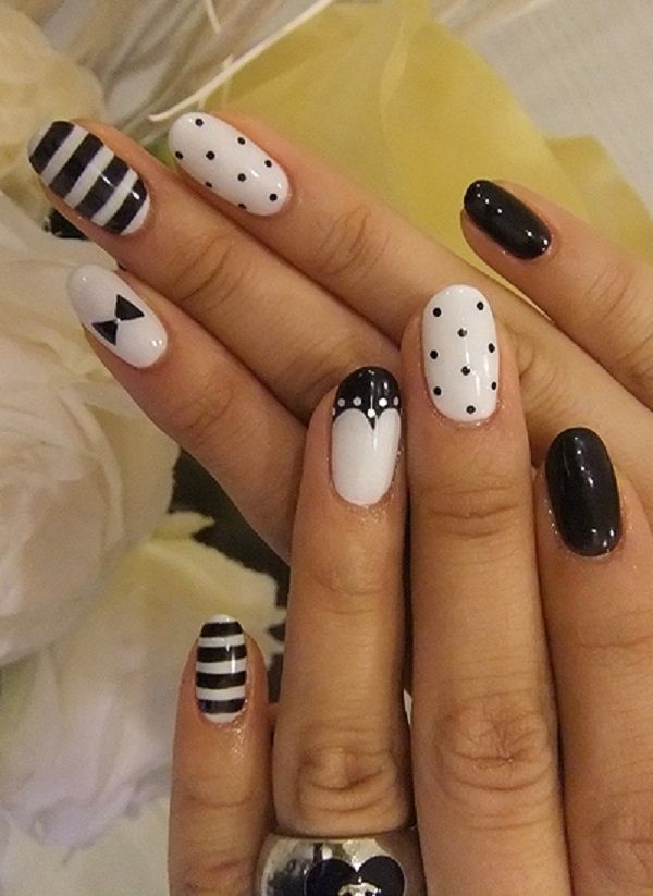 Beautiful Stripes and Dots Accent Nail Art. 
