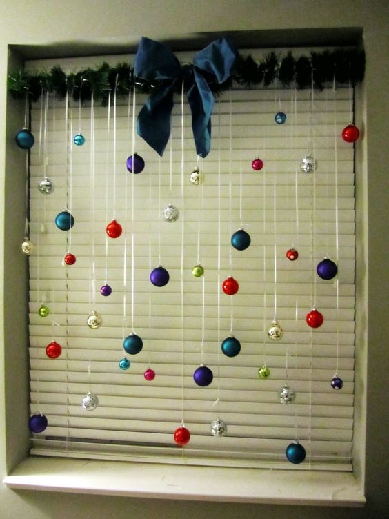 Easy way to Make Your Festive Christmas Window. 