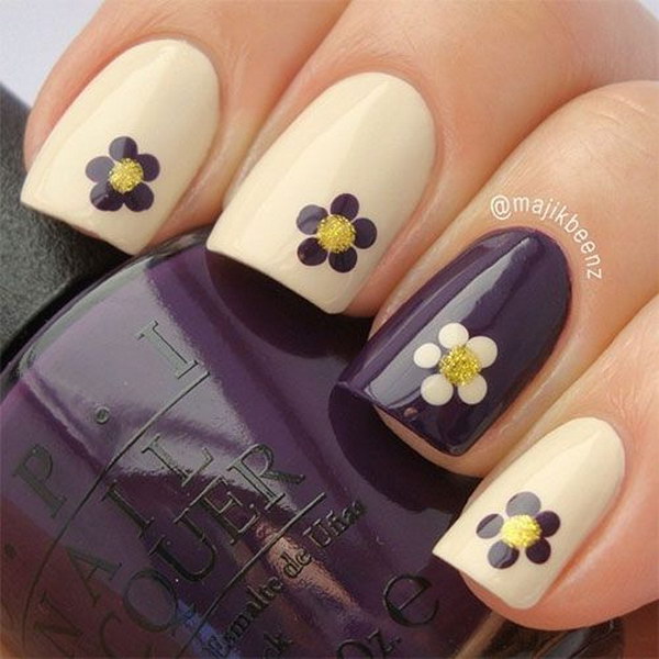 Simple Floral Fall Nail Design. 