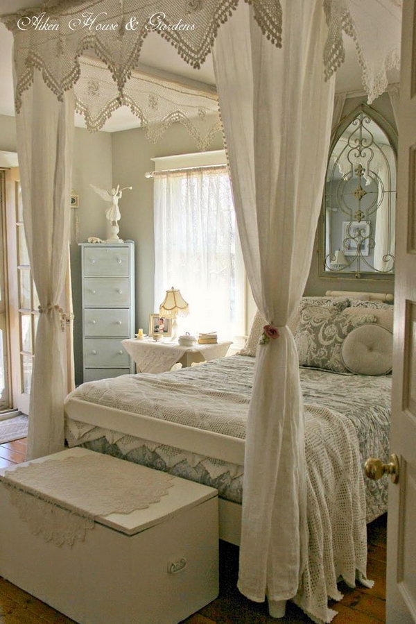 Beautiful Fourposter Bed. 