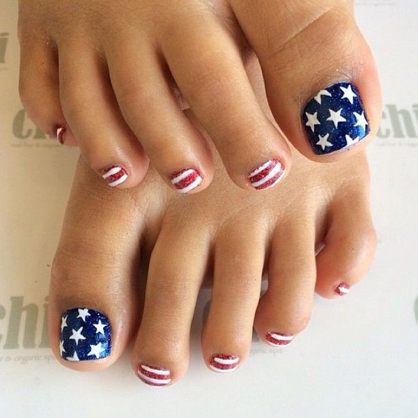 Strips and Stars Patriotic Toe Nails. 