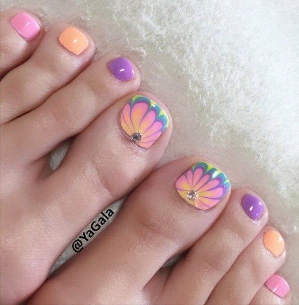 Beautiful Floral Toe Nail. 