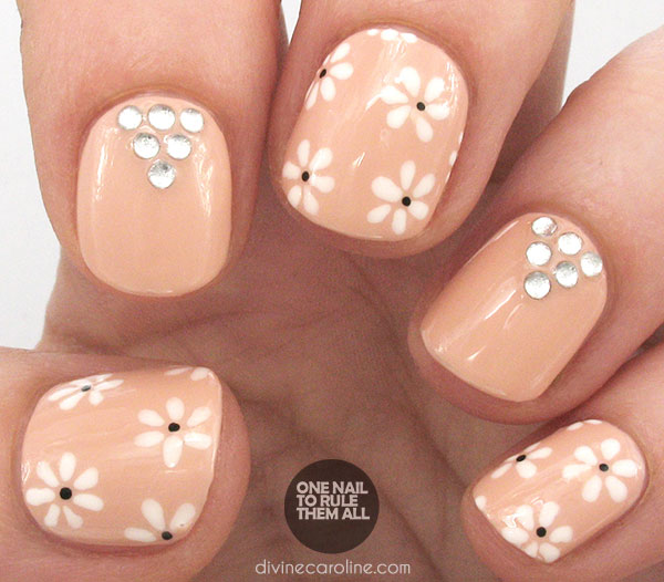 Wedding Nail with Flowers and Bling. Get the tutorial 