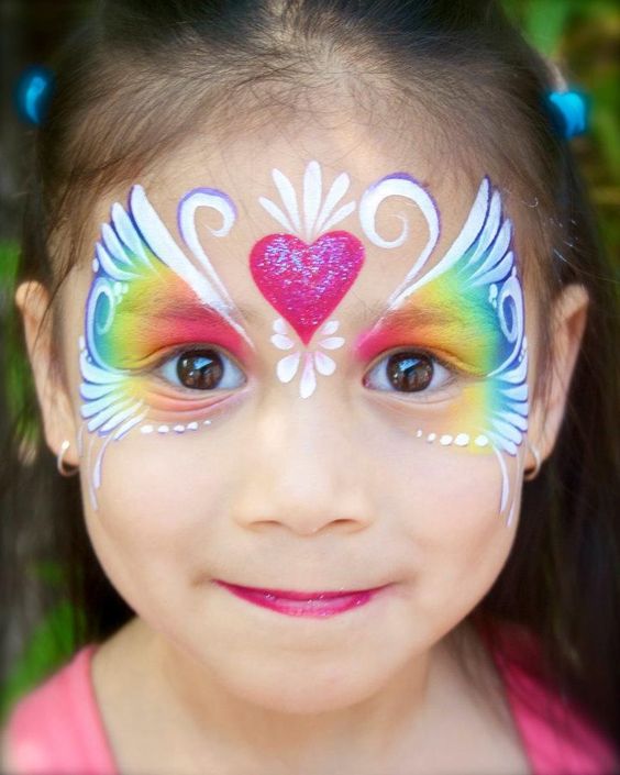 Pretty Eye Crown Face Painting. 