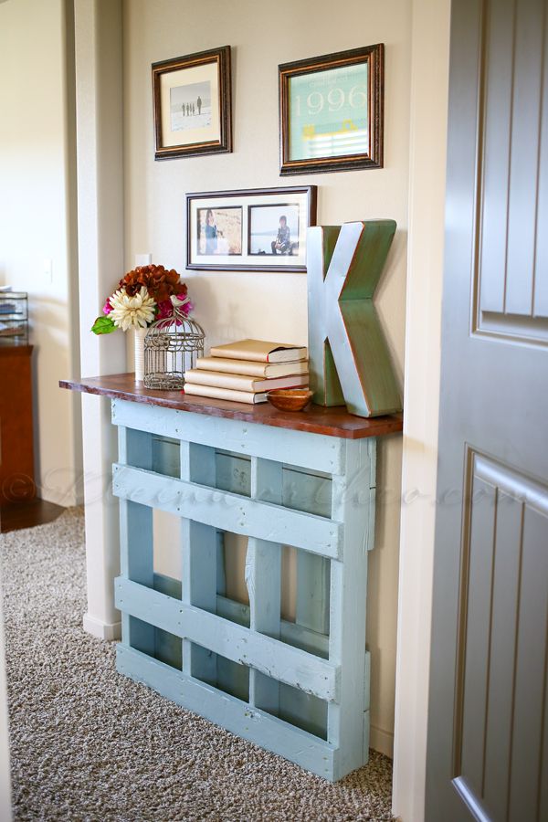 Beautiful Pallet Console Table for Not So Wide Entry. 